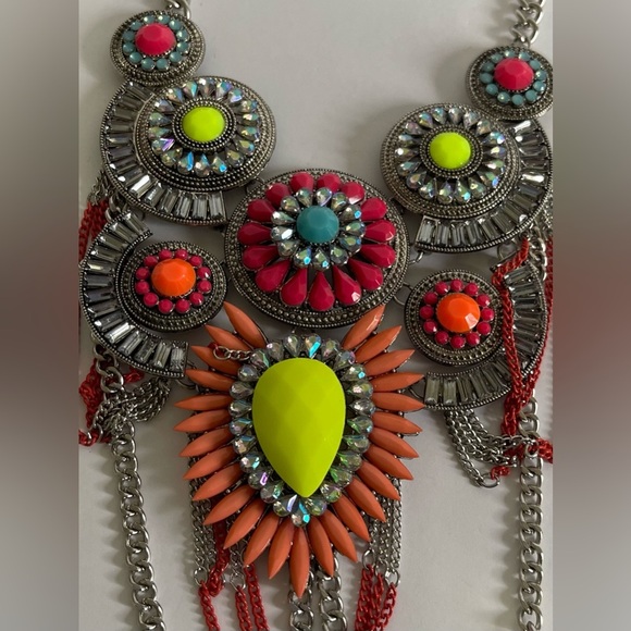 NEW Colorful Bib Necklace with Textured Design - Picture 2 of 8